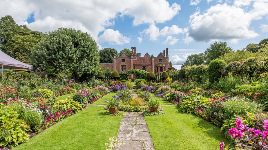 Image 2: Chenies Manor Wedding Show