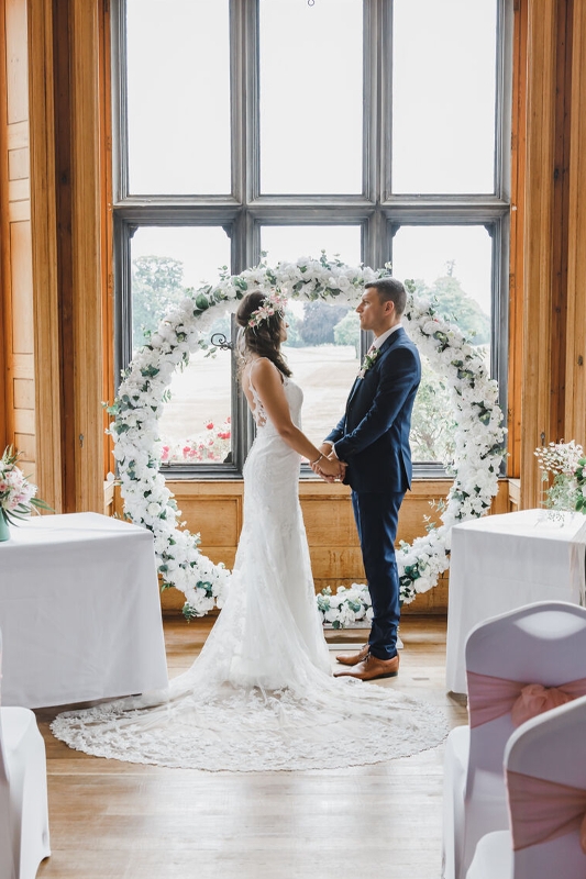 Image 2: Hertfordshire Golf and Country Club Wedding Show
