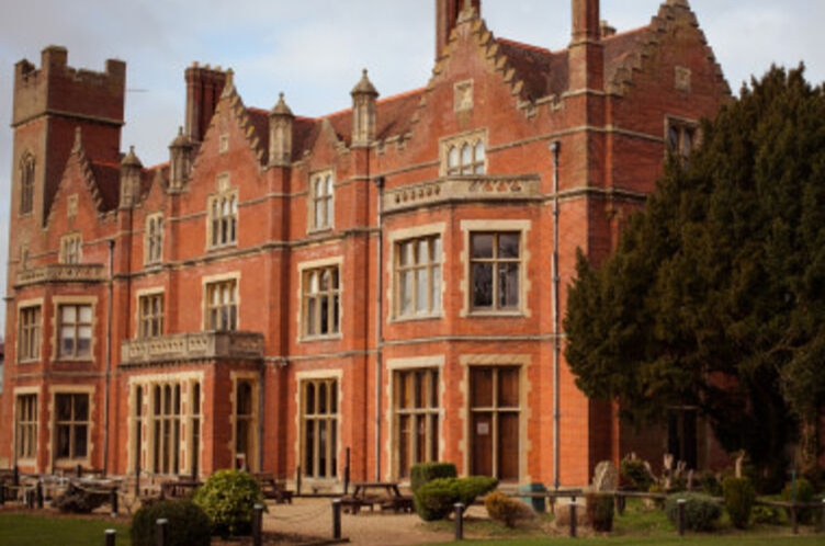 Image 3: Hertfordshire Golf and Country Club Wedding Show