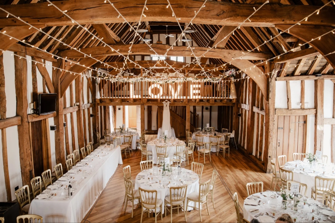 Image 4: Tudor Barn Wedding Show