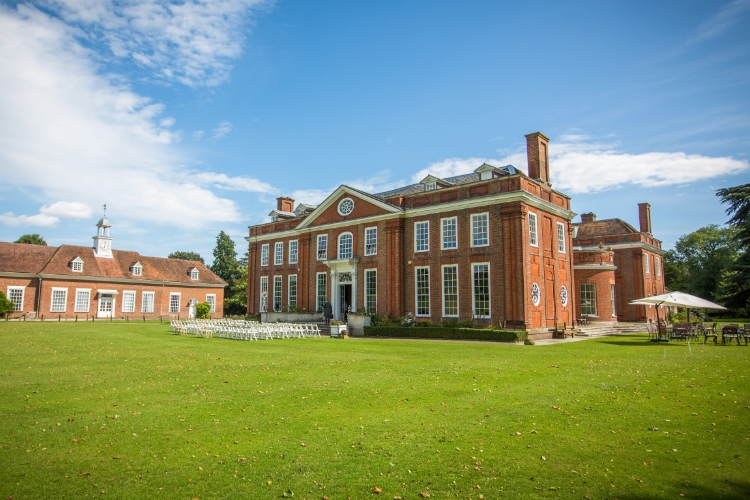 Image 13: Bradbourne House Wedding Show