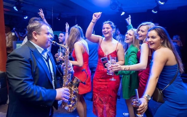 Enjoy live music at County Wedding Events' Signature Wedding Show at Ascot Racecourse: Image 1