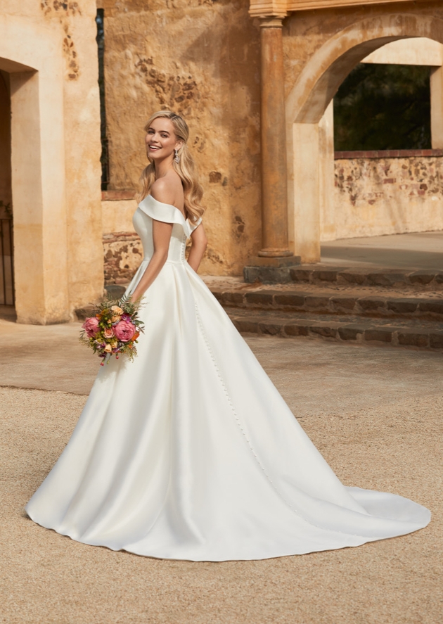 Find your dream wedding dress and receive £100 off!: Image 2a
