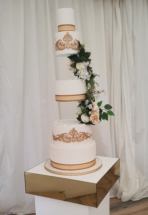 Surrey wedding cake supplier on hand at County Wedding Events' Signature Wedding Show: Image 1