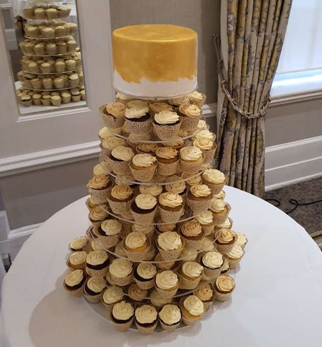 Surrey wedding cake supplier on hand at County Wedding Events' Signature Wedding Show: Image 2a