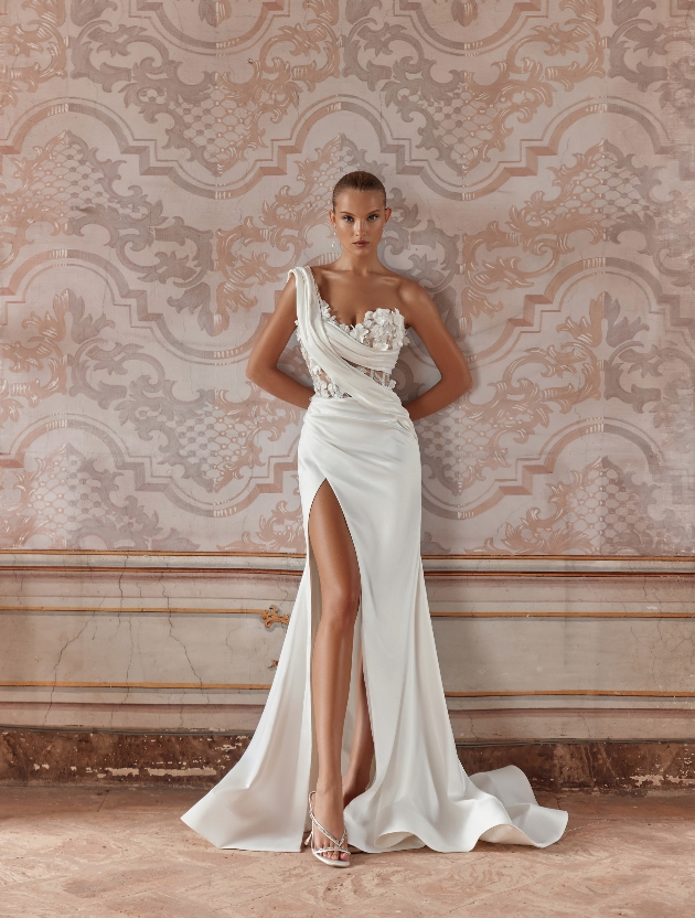 Where romance meets elegance - Inna Voronova Bridal exhibiting at Mercedes-Benz World: Image 3a