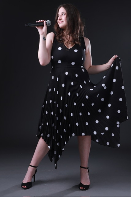 Pop along and listen to Jenny Oag at Ascot Racecourse - Image 4